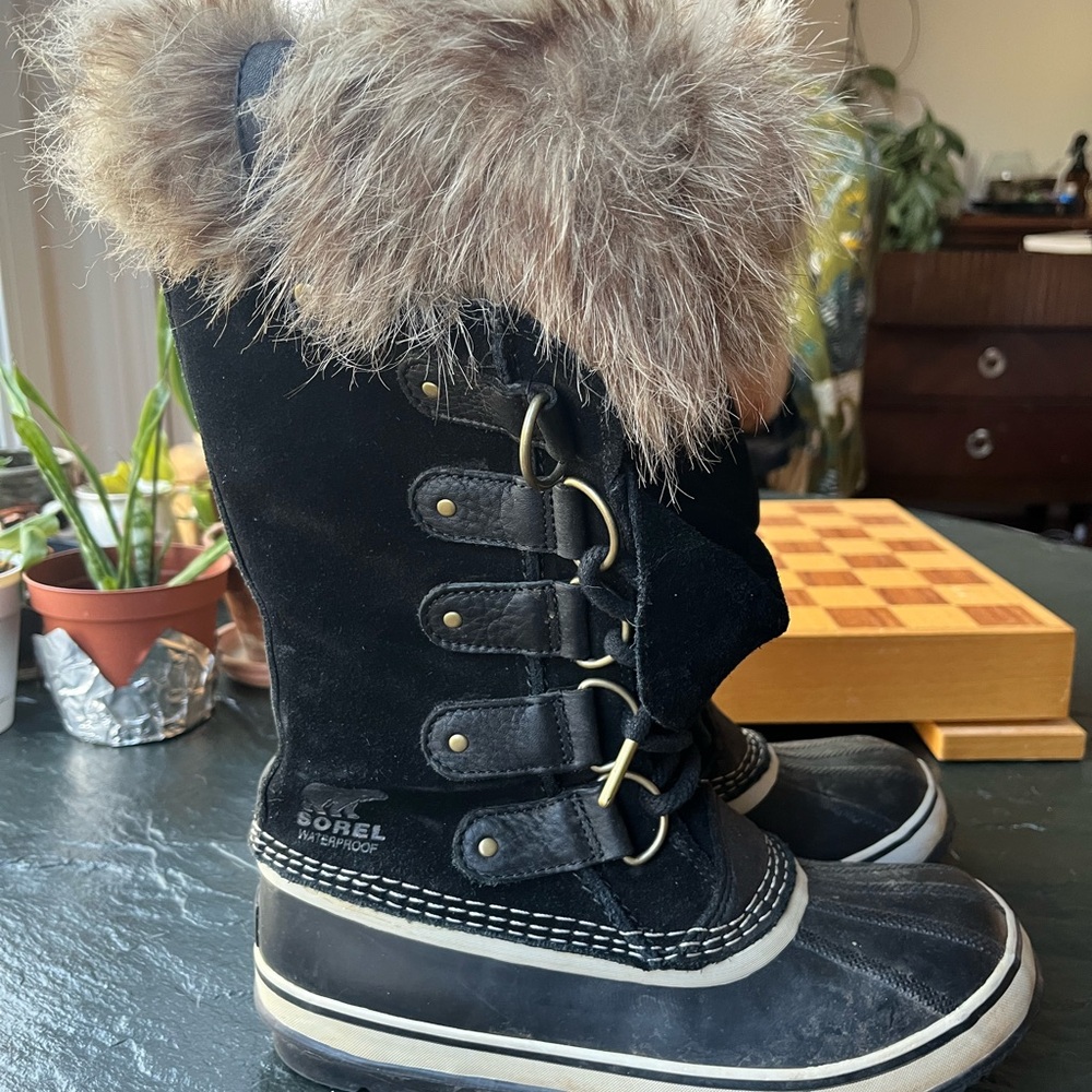 Sorel Joan of Arctic Boot size 8